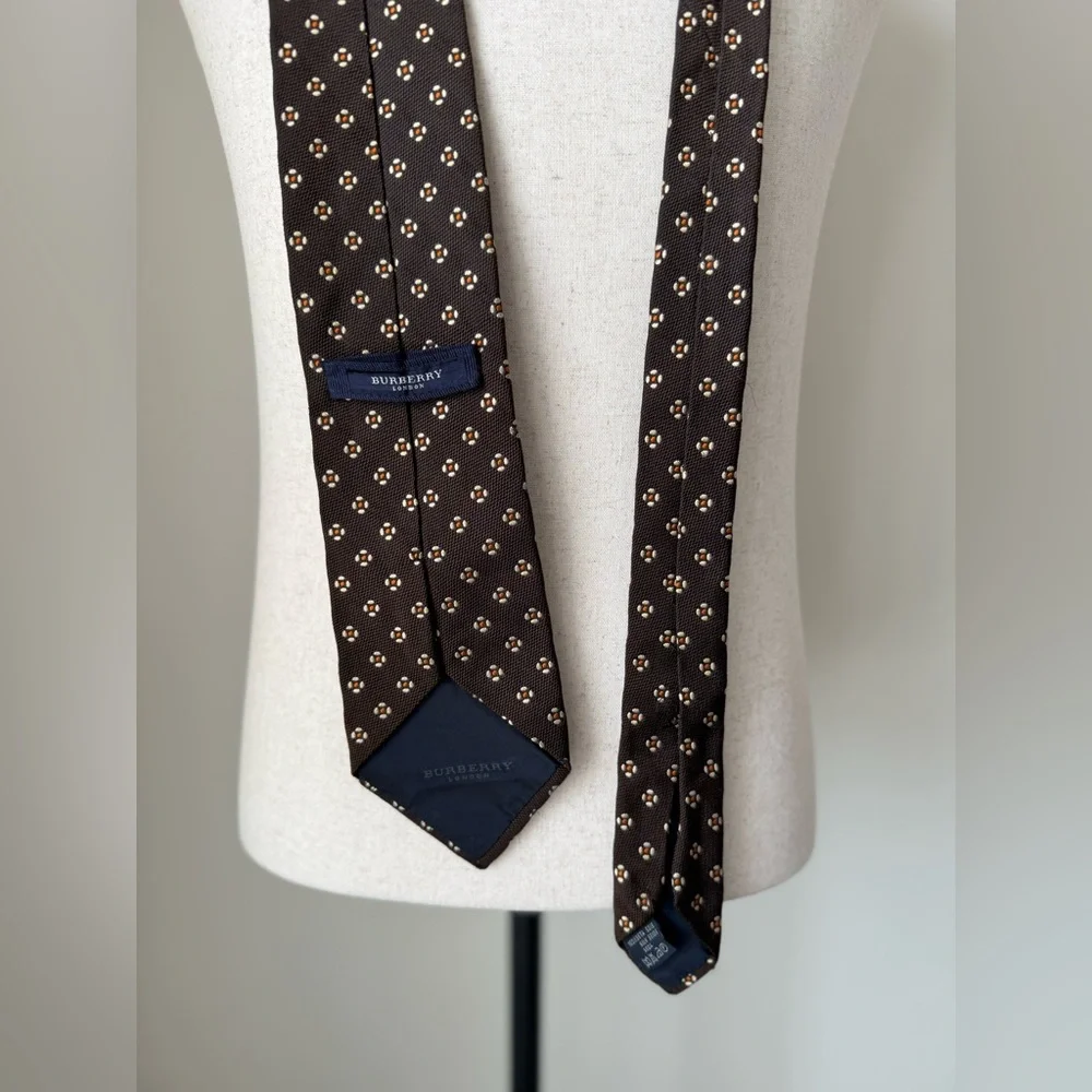 Gucci, Salvatore Ferragamo, Gino Versache, Burberry Men Tie’s Set - Picture 12 of 12
